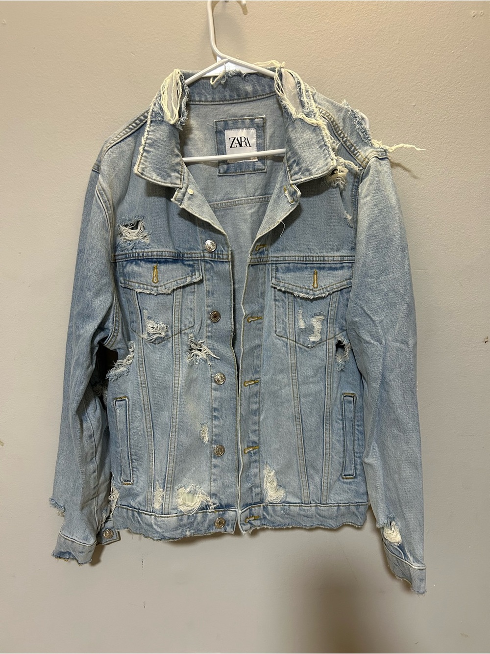 NWOT ZARA Light Blue Distressed Denim Jacket - Women's size L 0535